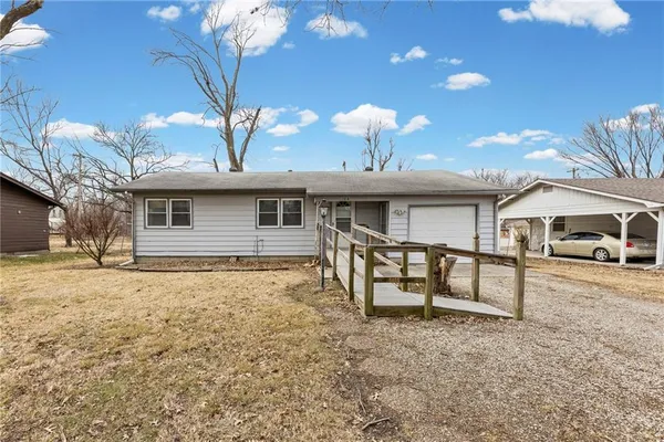 $165,500 | 1018 North Sycamore Street, Ottawa, KS 66067
