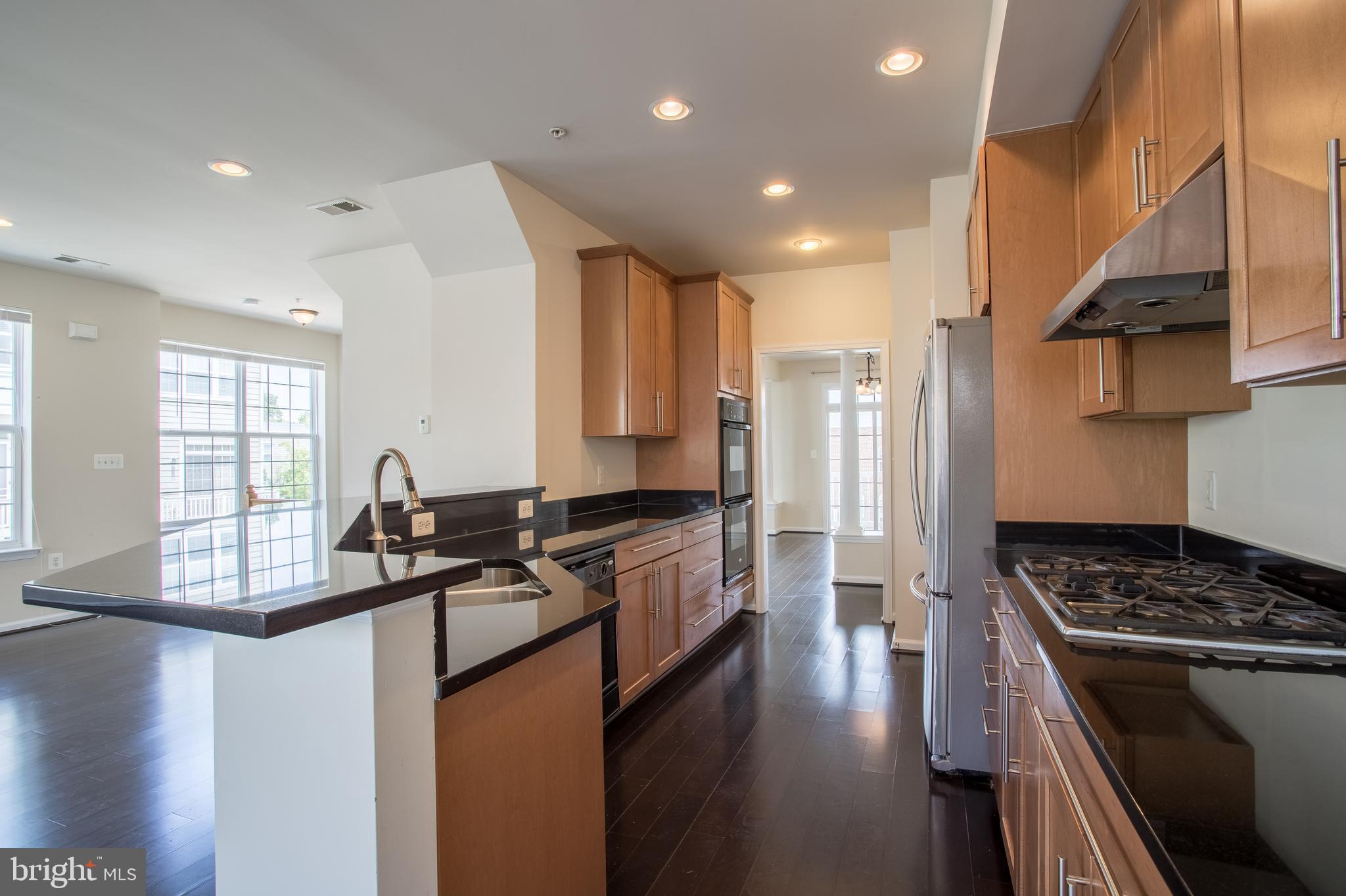 11716 Leesborough Circle Silver Spring, MD 20902 - Photo 4 of 23
