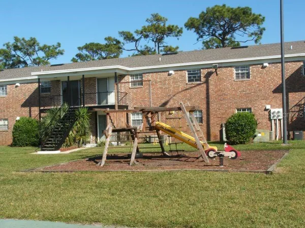 a view of a house with backyard