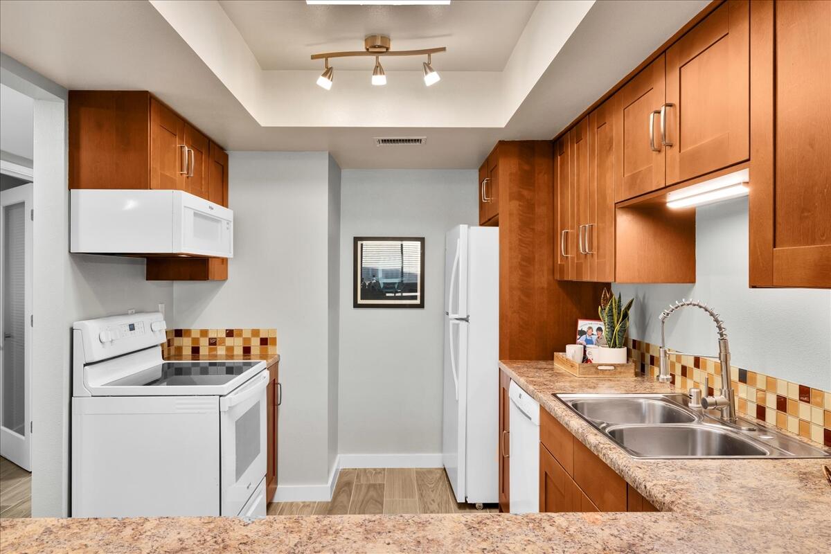 1111 East Ramon Road, Unit 98 Palm Springs, CA 92264 - Photo 12 of 63 55-12