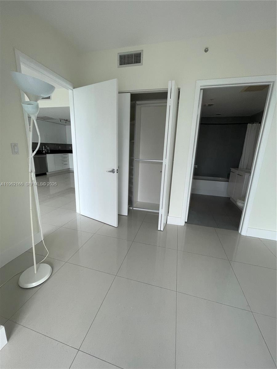 92 Southwest 3rd Street, Unit 3203 Miami, FL 33130 - Photo 15 of 38