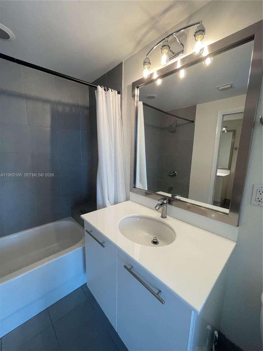 92 Southwest 3rd Street, Unit 3203 Miami, FL 33130 - Photo 16 of 38