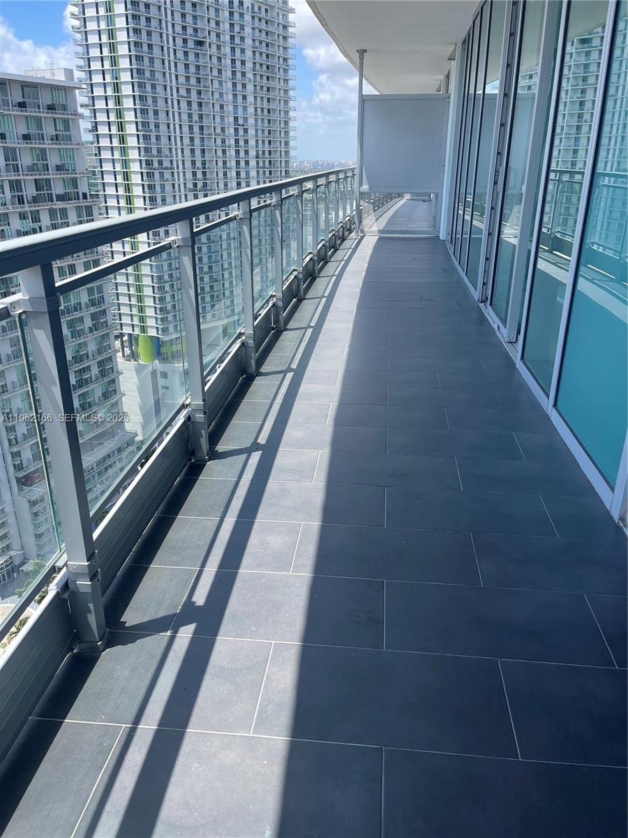 92 Southwest 3rd Street, Unit 3203 Miami, FL 33130 - Photo 21 of 38