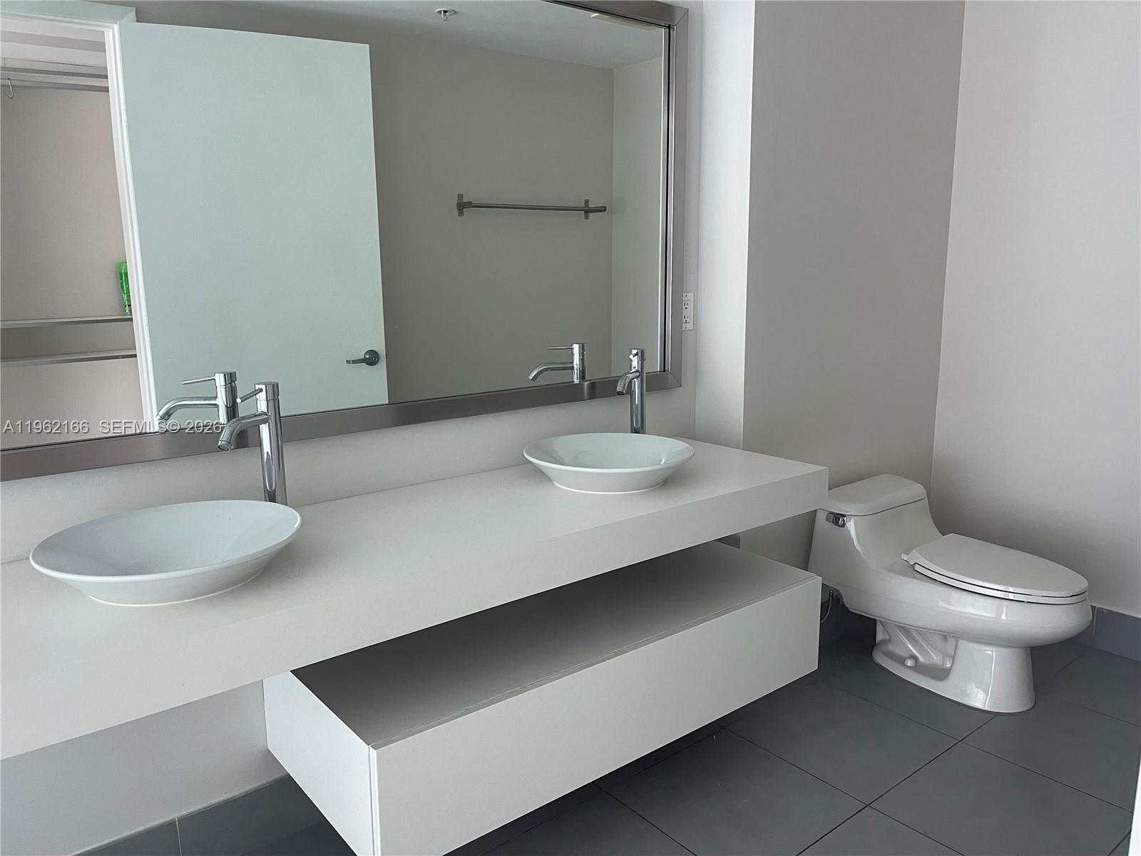 92 Southwest 3rd Street, Unit 3203 Miami, FL 33130 - Photo 26 of 38