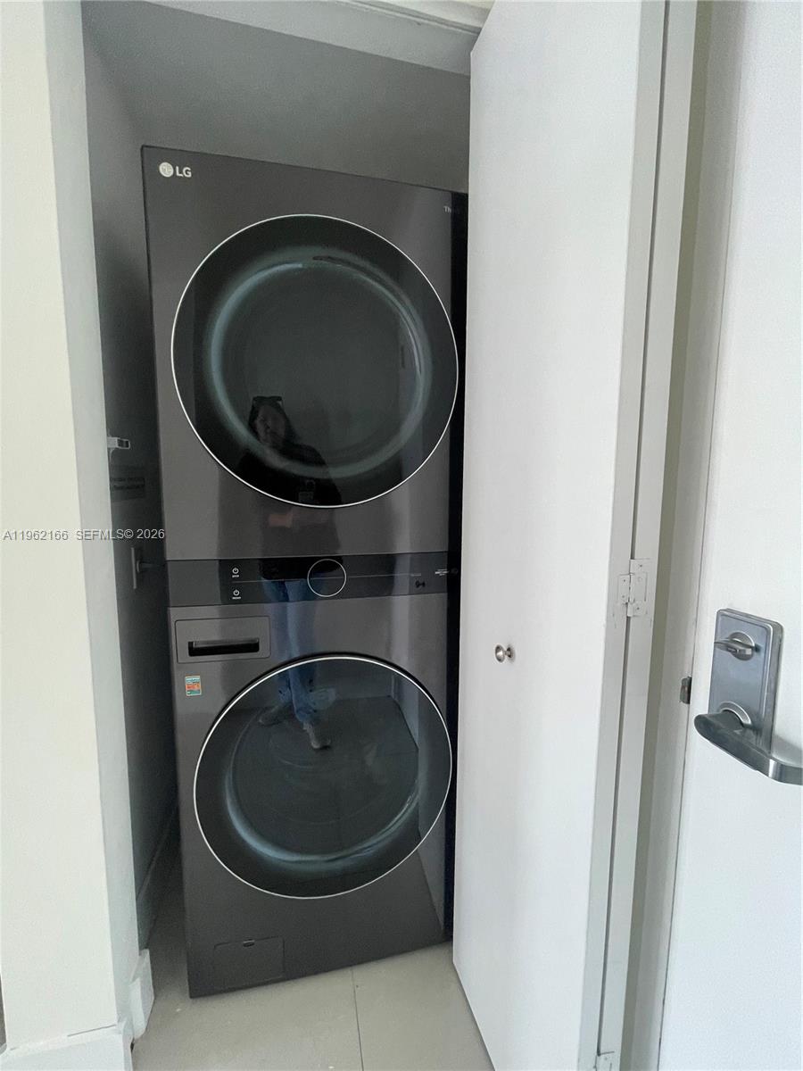 92 Southwest 3rd Street, Unit 3203 Miami, FL 33130 - Photo 10 of 38