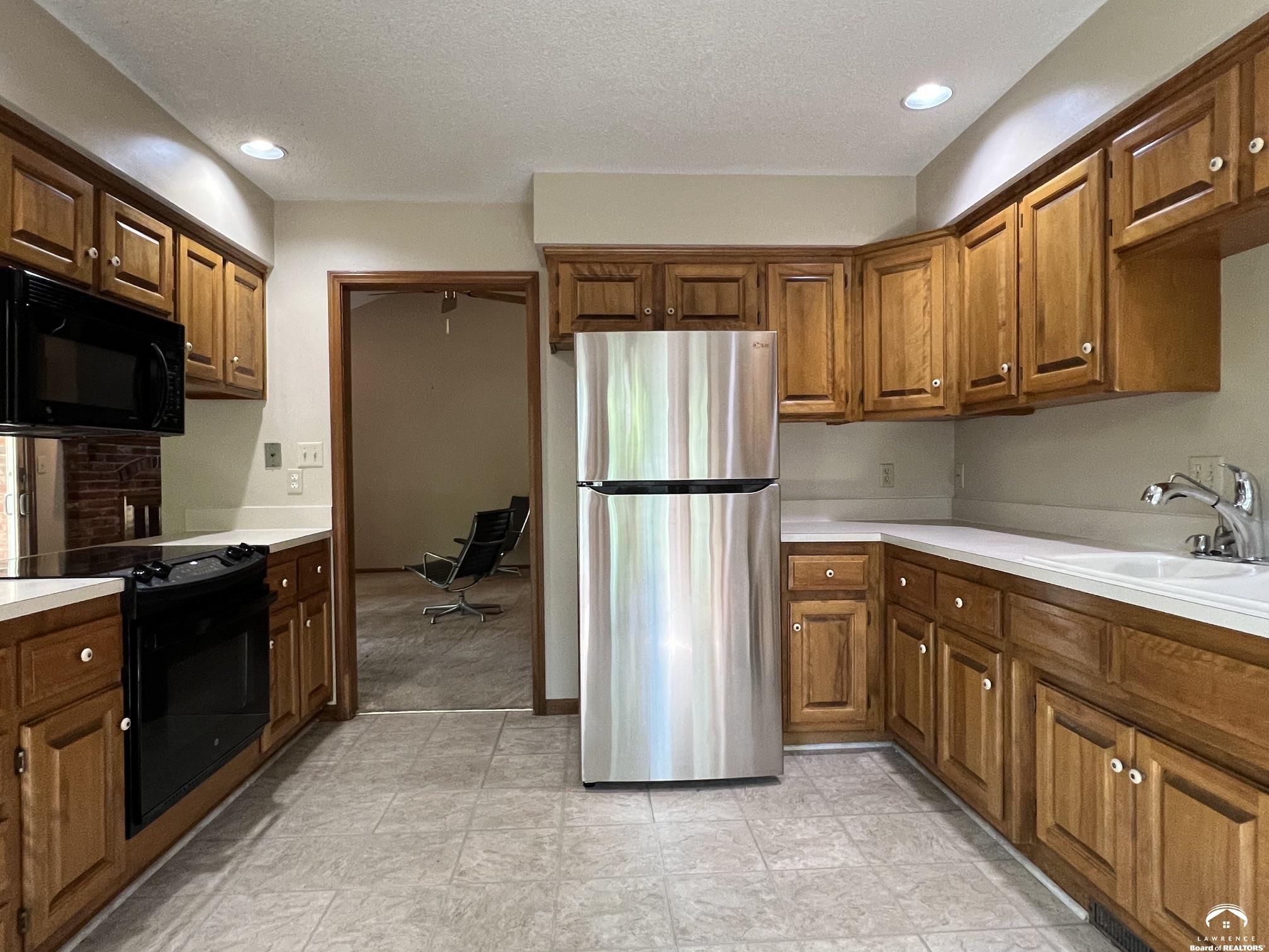 3607 Boulder Court Lawrence, KS 66049 - Photo 11 of 72