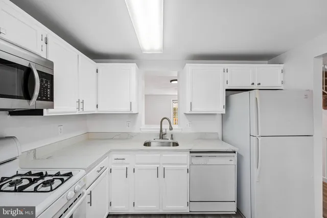 $2,250 | 14345 Little Rocky Mountain Court, Centreville, VA 20120