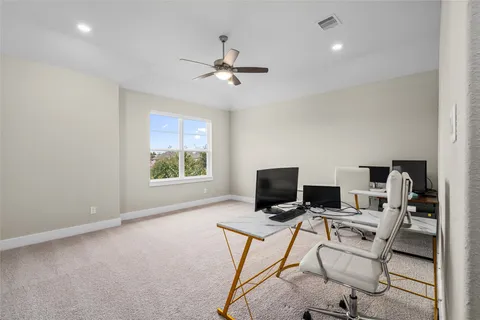 a view of livingroom with furniture