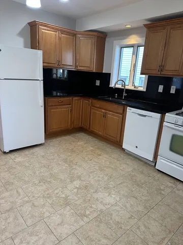 $2,700 | 698 Main Street, Unit 1, Wakefield, MA 01880