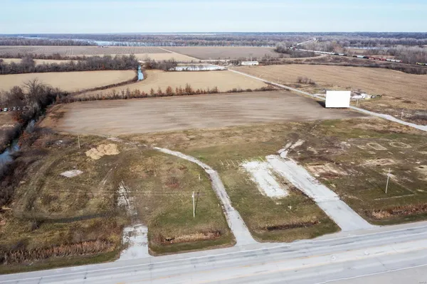 $1 | 0 Old Quincy Drive-in Theater, Taylor, MO 63471