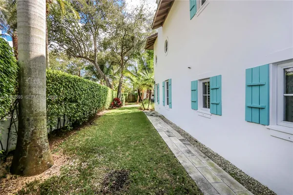 $7,500 | 11064 Southwest 79th Avenue, Miami, FL 33156
