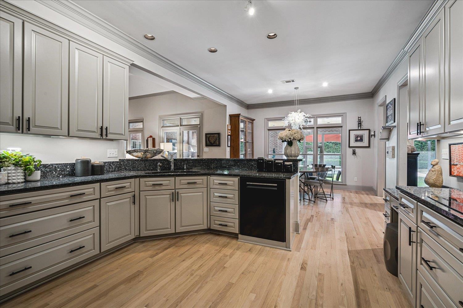 4749 Shady Grove Road Memphis, TN 38117 - Photo 16 of 40