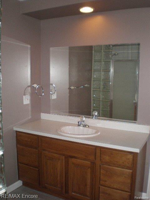 2747 Ray Road Oxford, MI 48370 - Photo 19 of 38 MSTR BATH DBL VANITIES