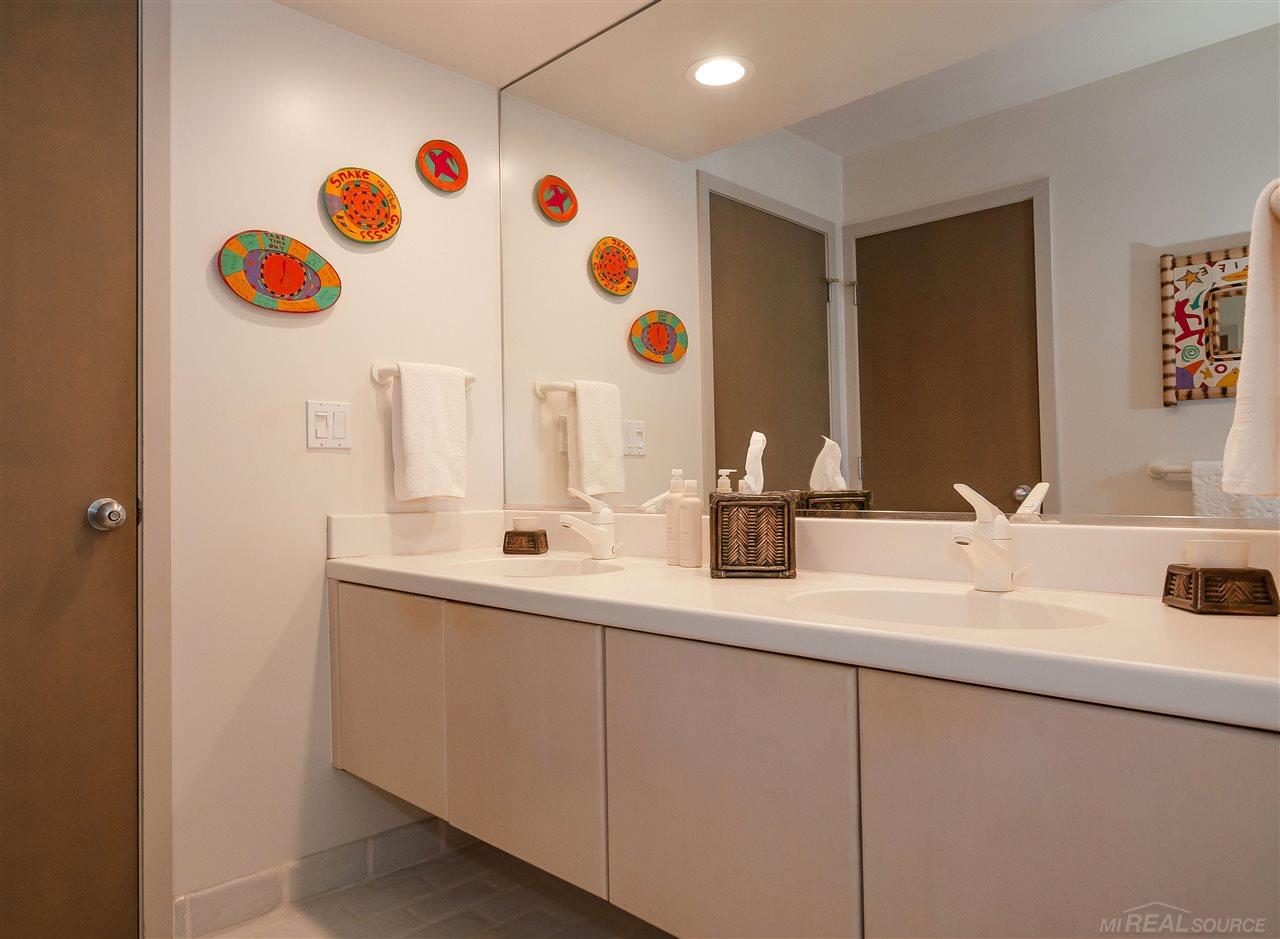 181 Lothrop Road Grosse Pointe, MI 48236 - Photo 42 of 77 31390616-41.JPG