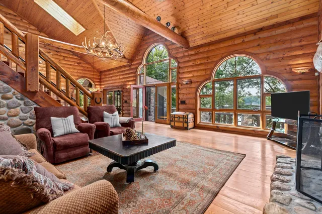 $999,999 | W5571 Aspen Road, Wild Rose, WI 54984