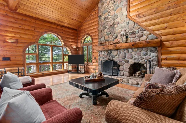 $999,999 | W5571 Aspen Road, Wild Rose, WI 54984