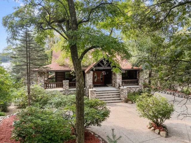 $999,999 | W5571 Aspen Road, Wild Rose, WI 54984