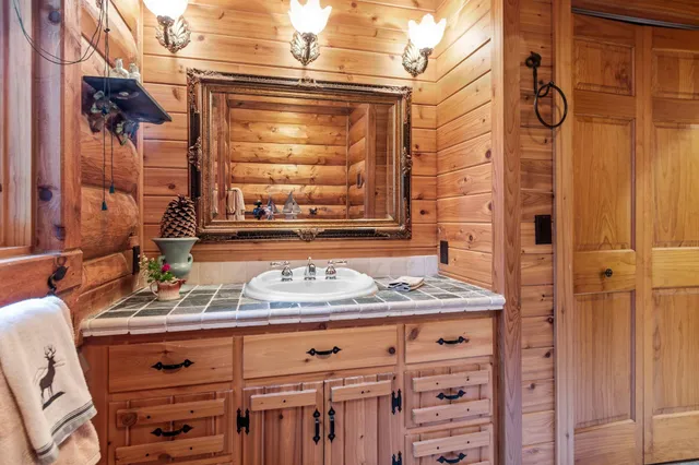 $999,999 | W5571 Aspen Road, Wild Rose, WI 54984