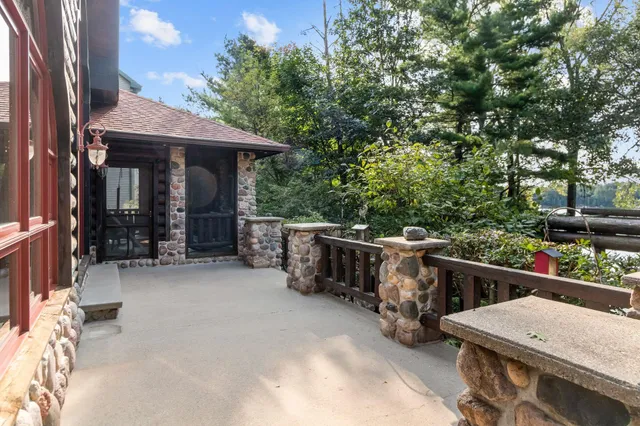 $999,999 | W5571 Aspen Road, Wild Rose, WI 54984