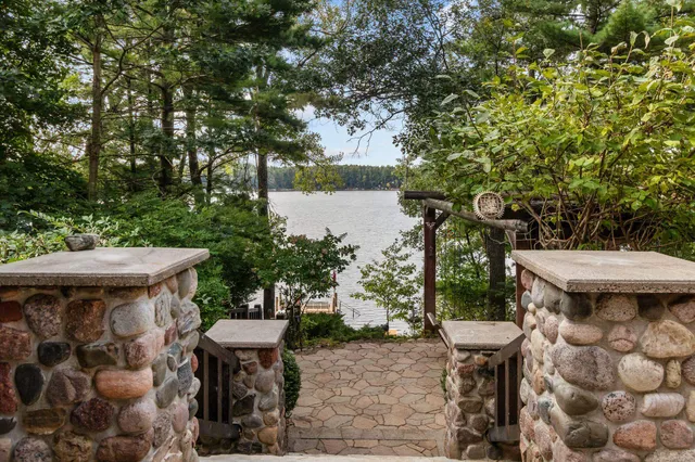 $999,999 | W5571 Aspen Road, Wild Rose, WI 54984