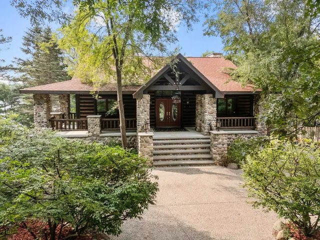 $999,999 | W5571 Aspen Road, Wild Rose, WI 54984