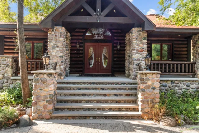 $999,999 | W5571 Aspen Road, Wild Rose, WI 54984