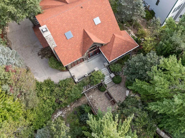 $999,999 | W5571 Aspen Road, Wild Rose, WI 54984