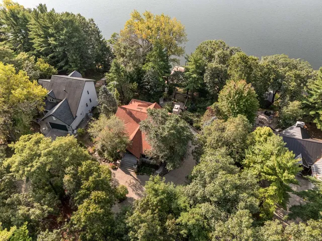 $999,999 | W5571 Aspen Road, Wild Rose, WI 54984