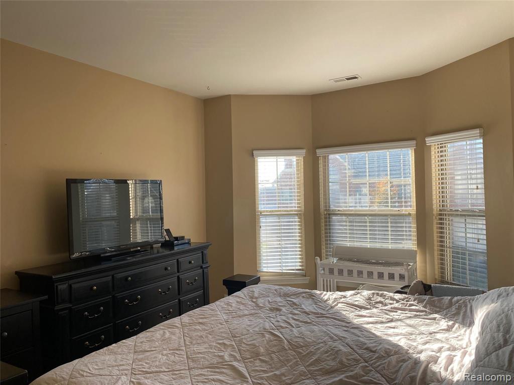 1390 Devon Lane Troy, MI 48084 - Photo 17 of 25