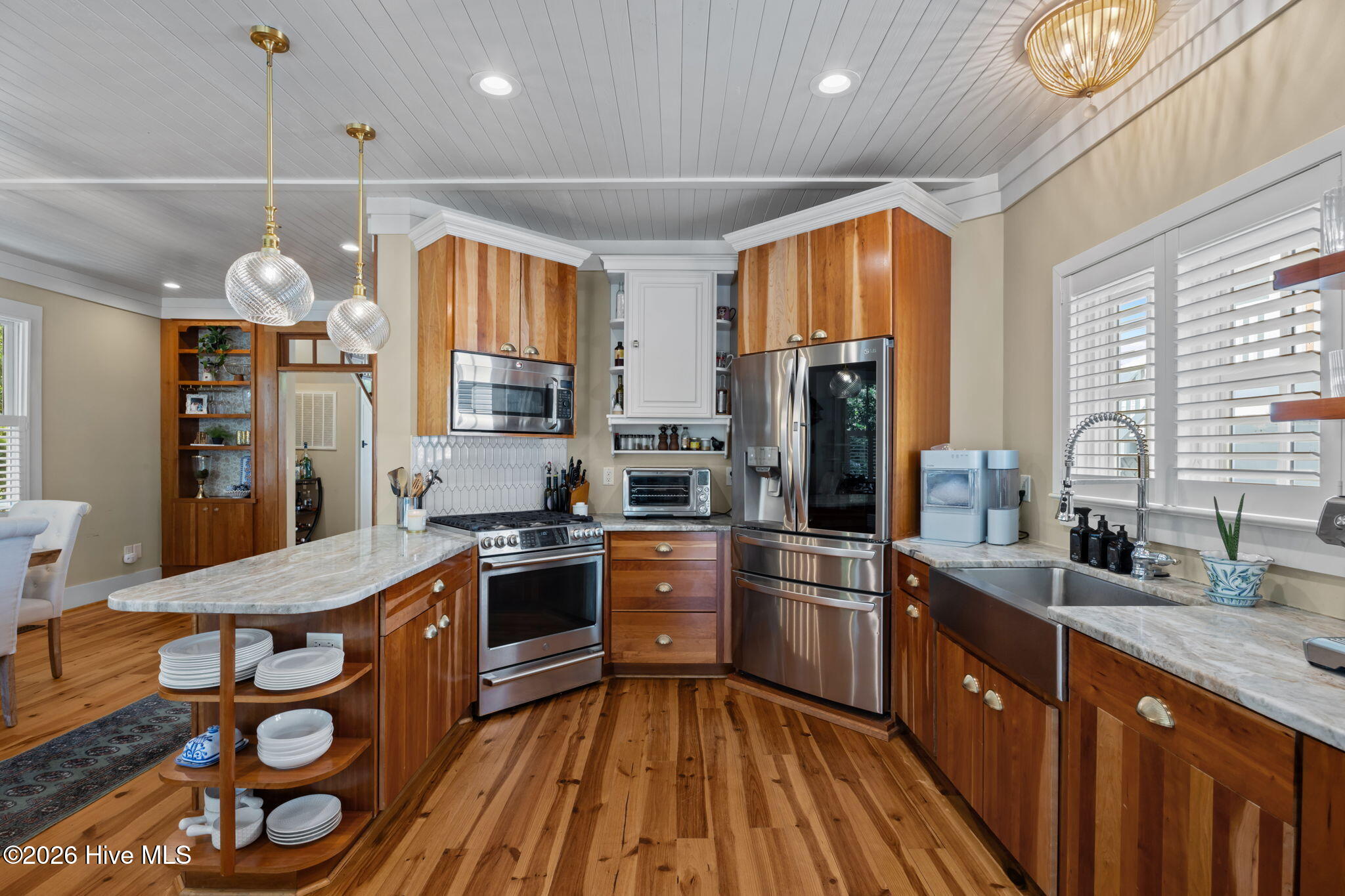604 East Front Street New Bern, NC 28560 - Photo 19 of 53 kitchen with gas oven