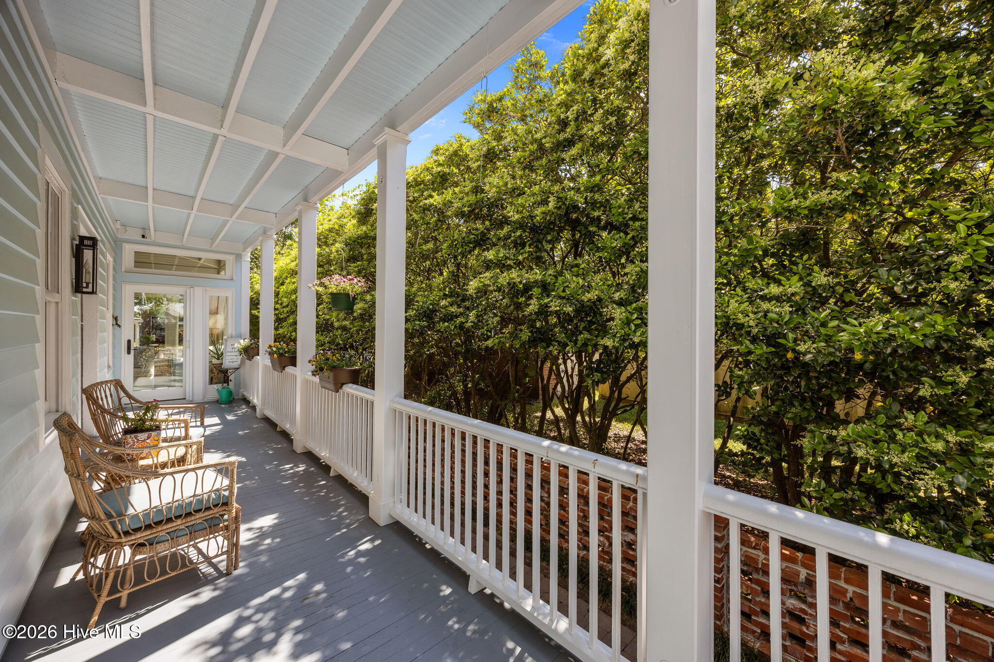 604 East Front Street New Bern, NC 28560 - Photo 8 of 53 Breezeway entrance