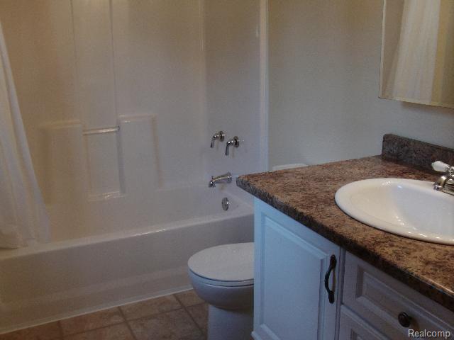 2630 Tozer Road North Branch, MI 48461 - Photo 11 of 24 Mstr Bath 1