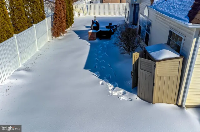a view of entryway and hall