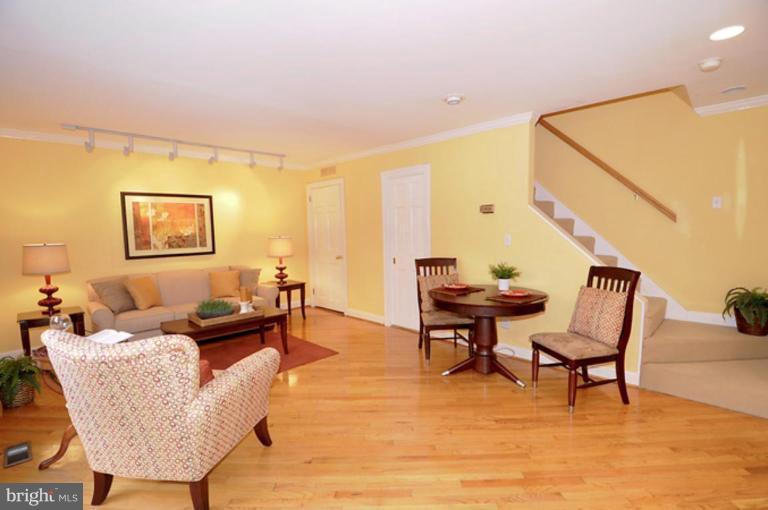 4816 Hampden Lane, Unit R3 Bethesda, MD 20814 - Photo 2 of 10 Living Room