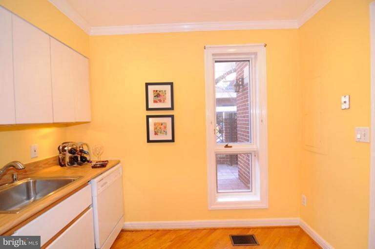 4816 Hampden Lane, Unit R3 Bethesda, MD 20814 - Photo 5 of 10 Kitchen #2