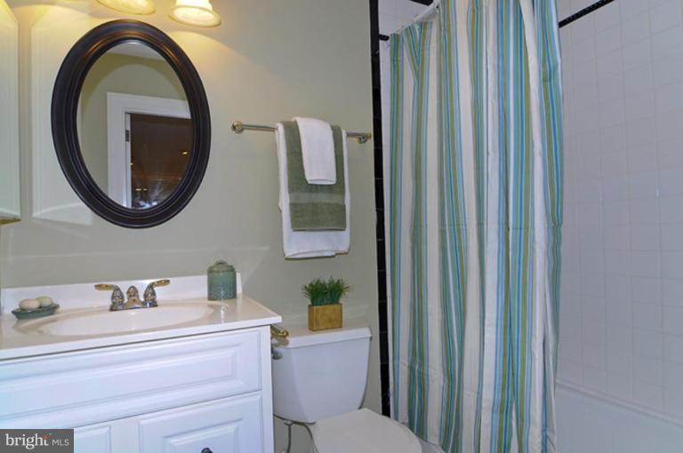4816 Hampden Lane, Unit R3 Bethesda, MD 20814 - Photo 8 of 10 Master Bath
