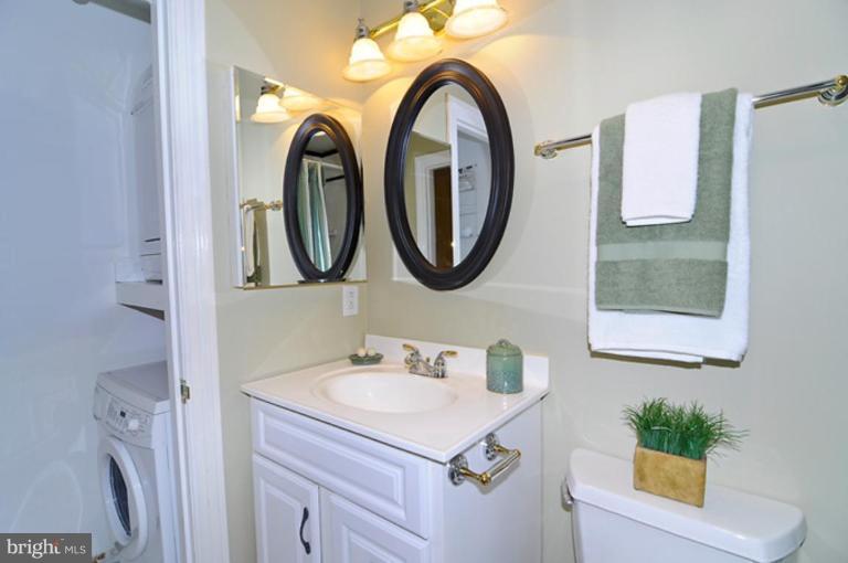 4816 Hampden Lane, Unit R3 Bethesda, MD 20814 - Photo 9 of 10 Master Bath #2
