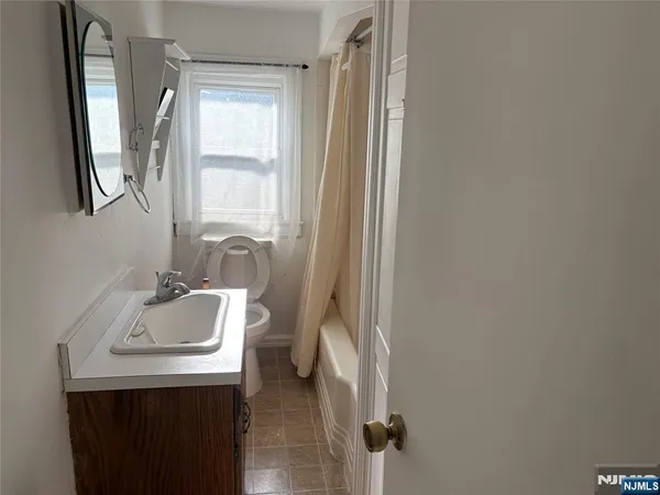 $699,000 | 739 Garden Street, Carlstadt, NJ 07072