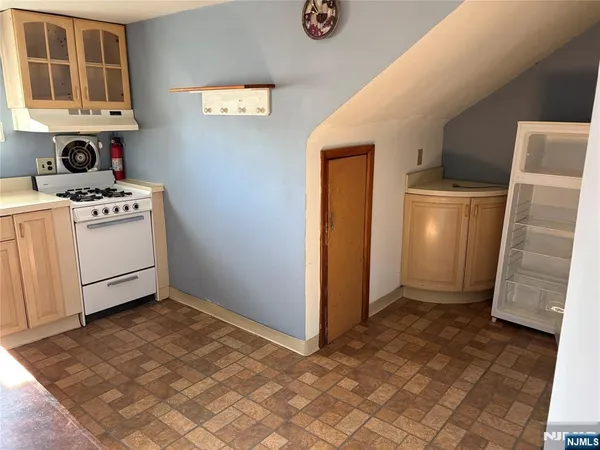 $699,000 | 739 Garden Street, Carlstadt, NJ 07072