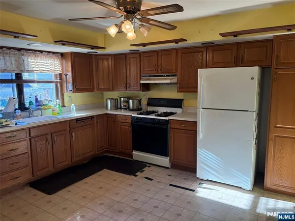 $699,000 | 739 Garden Street, Carlstadt, NJ 07072