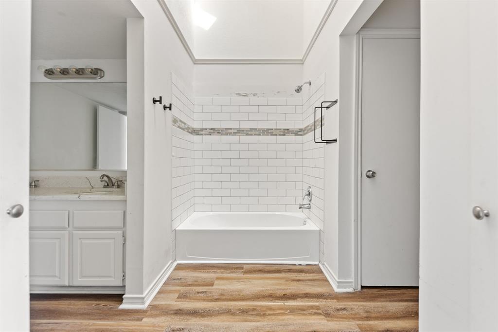 1238 Signal Ridge Place Rockwall, TX 75032 - Photo 20 of 32 a bathroom with a bathtub and shower