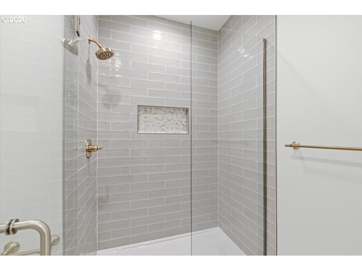 2147 Northeast Spitz Road Canby, OR 97013 - Photo 27 of 48 a bathroom with a shower