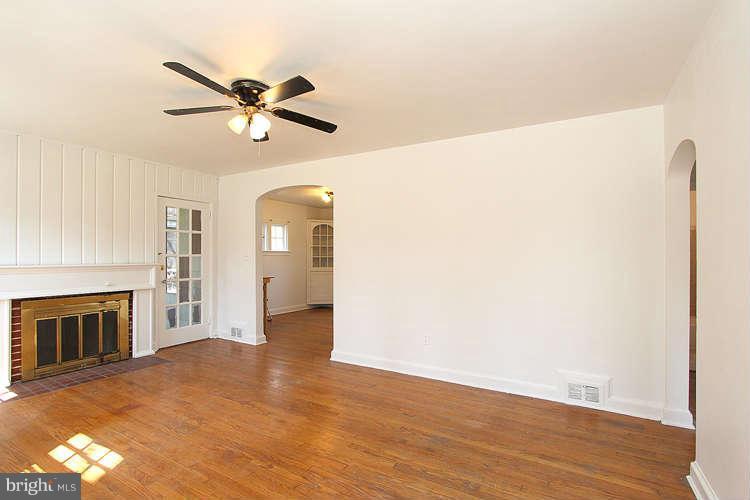 405 Thayer Place Silver Spring, MD 20910 - Photo 3 of 20 Living Room1