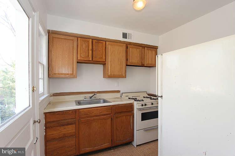 405 Thayer Place Silver Spring, MD 20910 - Photo 8 of 20 Kitchen