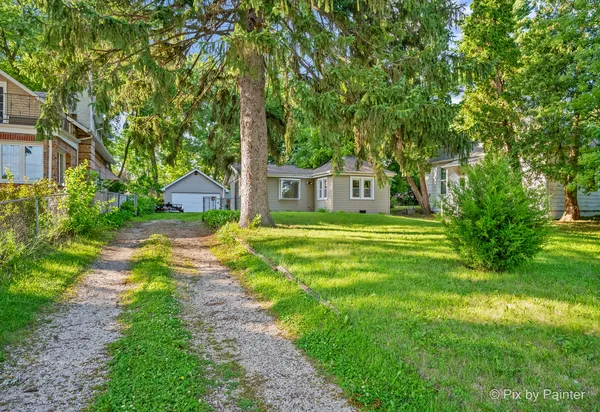 $279,900 | 208 Opatrny Drive, Fox River Grove, IL 60021