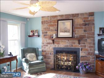 2225 Rittenhouse Square Bensalem, PA 19020 - Photo 3 of 6 Family Room