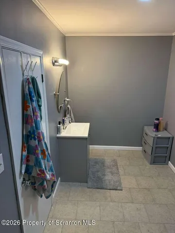 a view of a house with backyard