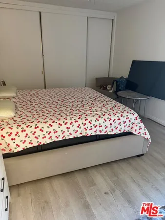 $2,000 | 18307 Burbank Boulevard, Unit 83, Tarzana, CA 91356