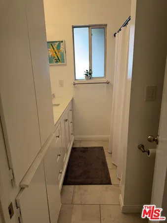 $2,000 | 18307 Burbank Boulevard, Unit 83, Tarzana, CA 91356