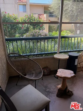$2,000 | 18307 Burbank Boulevard, Unit 83, Tarzana, CA 91356